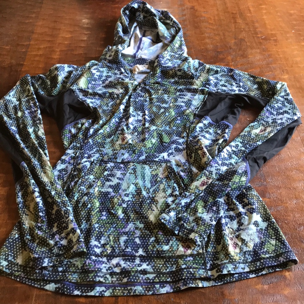 Lululemon top